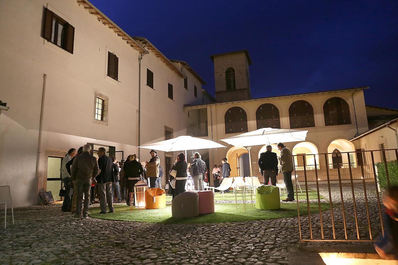 Hotel La Corte Cascia Esterno foto